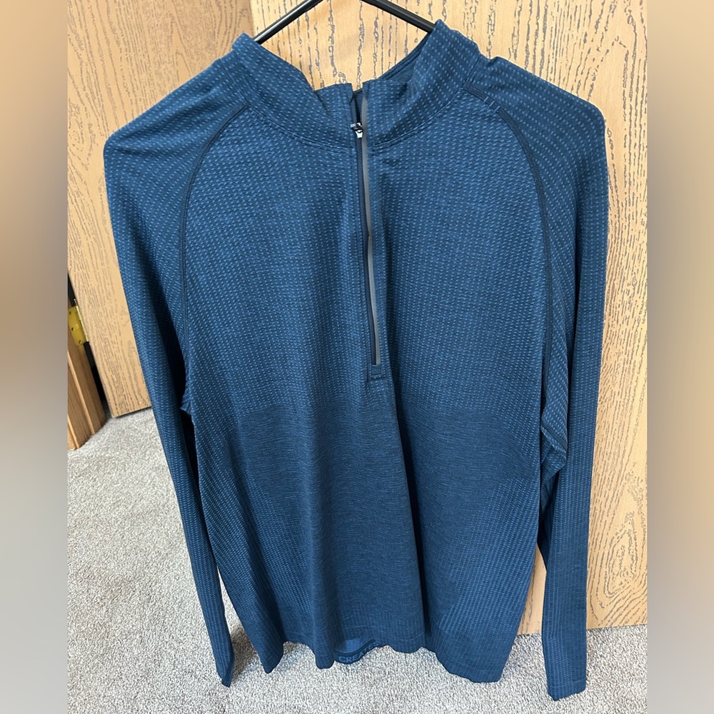 NWOT Men’s Lululemon quarter zip- lightweight